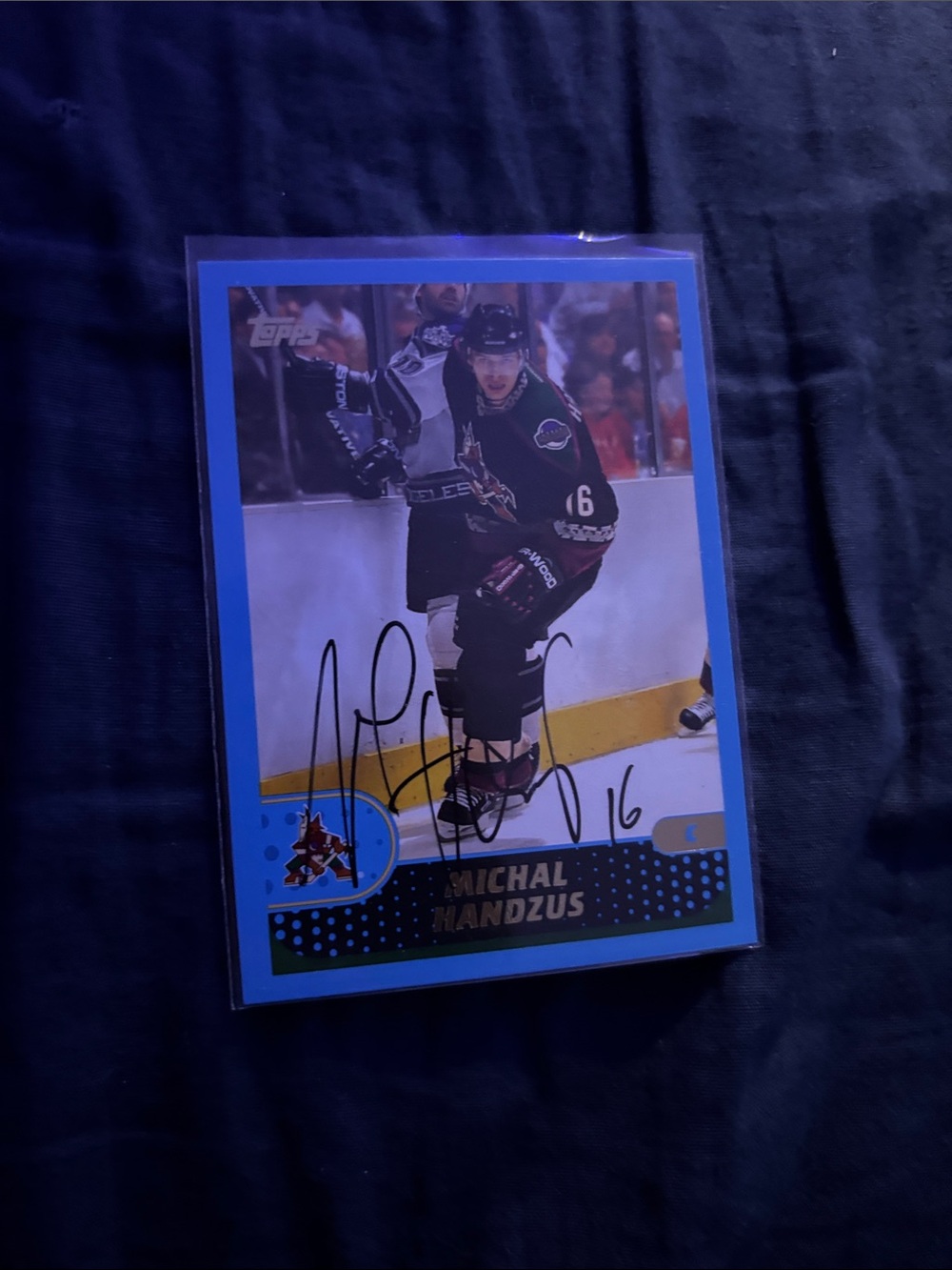 2001-02 Topps #194 Michal Handzuš autographed trading card